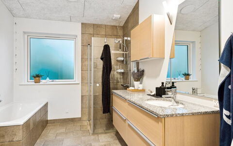 Berta - 70M to the Fjord: Decke, Flooring, Interior Design, Fussboden, Verbundwerkstoff, Möbel, Resort, Hotel, Design, Daylighting