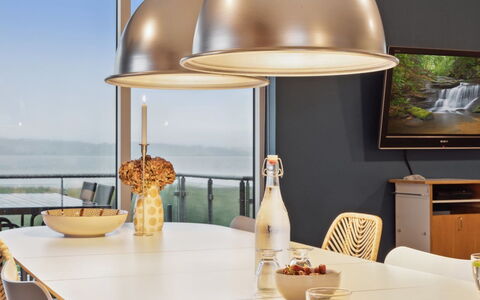 Berta - 70M to the Fjord: Interior Design, Möbel, Light Fixture, Decke, Lampenschirm, Leuchter, Lampe, Zimmerpflanze, Natürliches Material, Wohnzimmer
