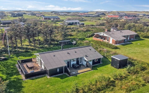 Amelia - 350M from the Sea: Decke, Flooring, Interior Design, Fussboden, Verbundwerkstoff, Möbel, Resort, Hotel, Design, Daylighting