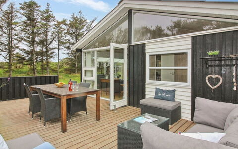 Amelia - 350M from the Sea: Decke, Flooring, Interior Design, Fussboden, Verbundwerkstoff, Möbel, Resort, Hotel, Design, Daylighting