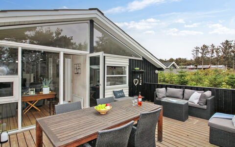 Amelia - 350M from the Sea: Decke, Flooring, Interior Design, Fussboden, Verbundwerkstoff, Möbel, Resort, Hotel, Design, Daylighting