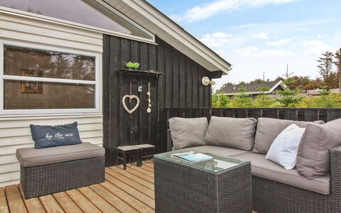 Amelia - 350M from the Sea: Decke, Flooring, Interior Design, Fussboden, Verbundwerkstoff, Möbel, Resort, Hotel, Design, Daylighting