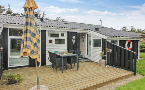 Amelia - 350M from the Sea: Decke, Flooring, Interior Design, Fussboden, Verbundwerkstoff, Möbel, Resort, Hotel, Design, Daylighting