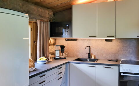 Kelokoto: Küche, Countertop, Möbel, Küchengerät, Interior Design, Spüle, Cabinetry, Holz, Major Appliance, Armatur