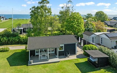 Iven - 140M from the Sea: Möbel, Interior Design, Flooring, Holz, Fussboden, Decke, Holzboden, Stuhl, Tabelle, Beleuchtung