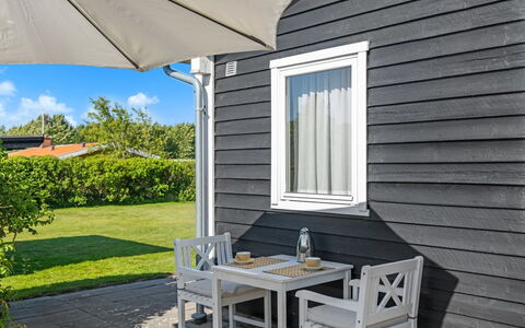 Iven - 140M from the Sea: Möbel, Interior Design, Flooring, Holz, Fussboden, Decke, Holzboden, Stuhl, Tabelle, Beleuchtung