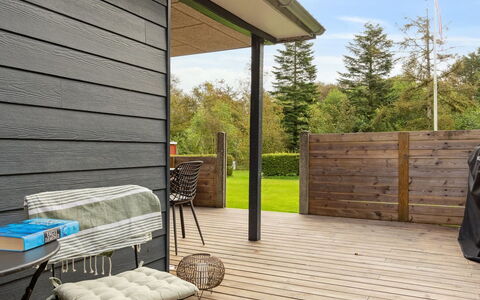 Jobst - 600M to the Fjord: Möbel, Interior Design, Flooring, Holz, Fussboden, Decke, Holzboden, Stuhl, Tabelle, Beleuchtung