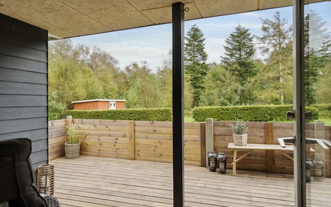 Jobst - 600M to the Fjord: Möbel, Interior Design, Flooring, Holz, Fussboden, Decke, Holzboden, Stuhl, Tabelle, Beleuchtung