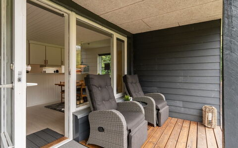 Jobst - 600M to the Fjord: Möbel, Interior Design, Flooring, Holz, Fussboden, Decke, Holzboden, Stuhl, Tabelle, Beleuchtung