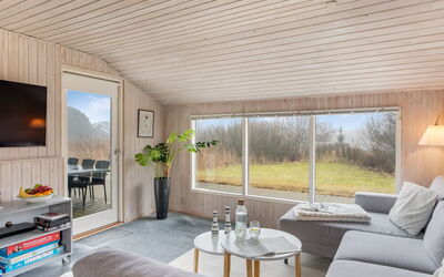 Eloise - 400M from the Sea