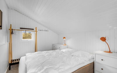 Eloise - 400M from the Sea
