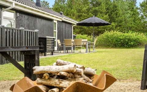 Rekke - 300M to the Fjord: Grundstueck, Garten, Hütte, Rasen, Hinterhof, Landscaping, Schatten, Garten, Gartenmöbel, Design