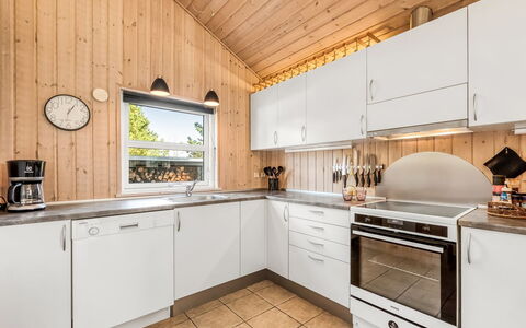 Rekke - 300M to the Fjord: Holz, Küche, Decke, Küchengerät, Interior Design, Countertop, Major Appliance, Flooring, Zuhause, Cabinetry