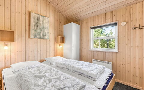 Rekke - 300M to the Fjord: Holz, Schlafzimmer, Zuhause, Hartholz, Bedding, Bett, Holzbeize, Planke, Bettrahmen, Einfrieren