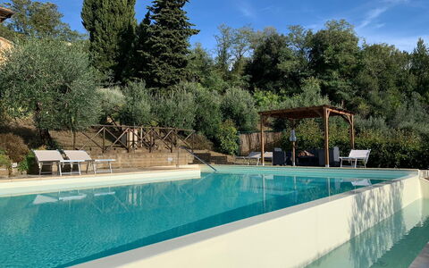 Villa Le Ripe - Gambassi Terme, Toscana: Wasser, Wolke, Himmel, Eigentum, Pflanze, Schwimmbad, Azurblau, Baum, Schatten, Freizeit