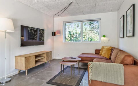 Razmo - 2.5Km from the Sea: Decke, Flooring, Interior Design, Fussboden, Verbundwerkstoff, Möbel, Resort, Hotel, Design, Daylighting