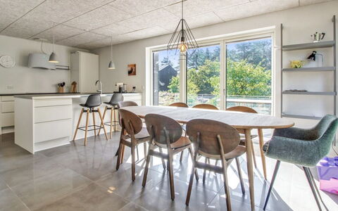Razmo - 2.5Km from the Sea: Decke, Flooring, Interior Design, Fussboden, Verbundwerkstoff, Möbel, Resort, Hotel, Design, Daylighting