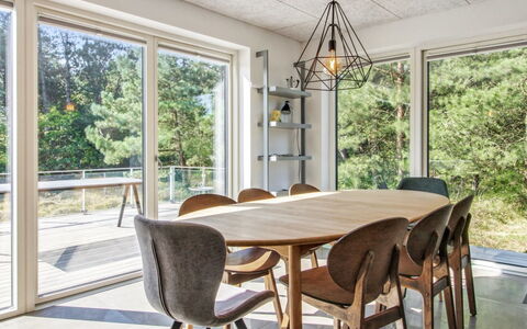 Razmo - 2.5Km from the Sea: Decke, Flooring, Interior Design, Fussboden, Verbundwerkstoff, Möbel, Resort, Hotel, Design, Daylighting