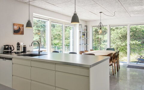 Razmo - 2.5Km from the Sea: Decke, Flooring, Interior Design, Fussboden, Verbundwerkstoff, Möbel, Resort, Hotel, Design, Daylighting