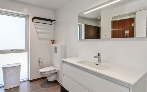Razmo - 2.5Km from the Sea: Decke, Flooring, Interior Design, Fussboden, Verbundwerkstoff, Möbel, Resort, Hotel, Design, Daylighting