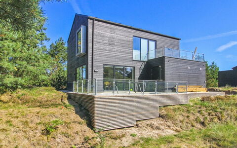 Razmo - 2.5Km from the Sea: Decke, Flooring, Interior Design, Fussboden, Verbundwerkstoff, Möbel, Resort, Hotel, Design, Daylighting