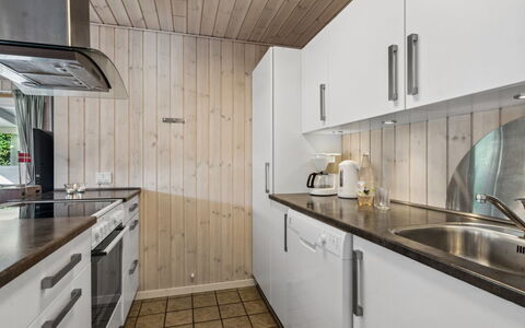 Viljo - 30Km from the Sea: Flooring, Küche, Holz, Countertop, Interior Design, Decke, Fussboden, Küchengerät, Major Appliance, Cabinetry