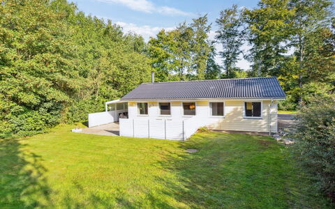 Viljo - 30Km from the Sea: Gras, Zuhause, Dach, Haus, Hütte, Grundstueck, Ländliches Gebiet, Estate, Bauernhaus, Garten