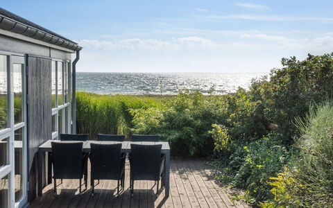 Iivari - 70M from the Sea: Holz, Möbel, Meer, Gartenmöbel, Deck, Veranda, Stuhl, Ozean, Hartholz, Schatten