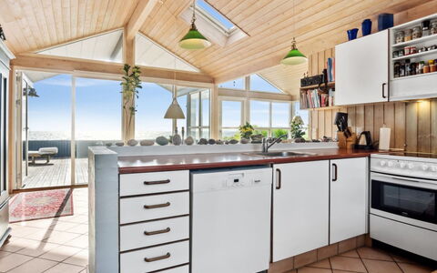Iivari - 70M from the Sea: Küche, Flooring, Interior Design, Möbel, Holz, Fussboden, Decke, Countertop, Cabinetry, Küchengerät