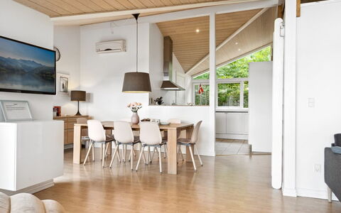 Thjodulf - 300M from the Sea: Interior Design, Möbel, Flooring, Fussboden, Holz, Decke, Holzboden, Couch, Wohnzimmer, Light Fixture