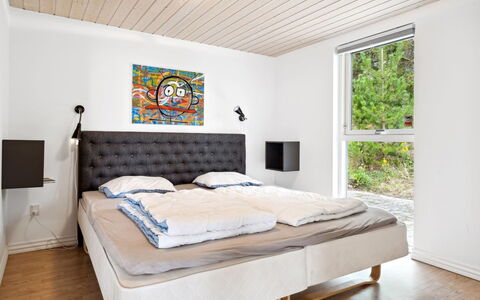 Thjodulf - 300M from the Sea: Möbel, Bett, Schlafzimmer, Interior Design, Holz, Flooring, Fussboden, Bedding, Bettdecke, Zimmer