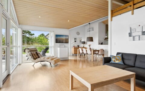Thjodulf - 300M from the Sea: Flooring, Interior Design, Fussboden, Holzboden, Holz, Decke, Möbel, Wohnzimmer, Laminatboden, Couch