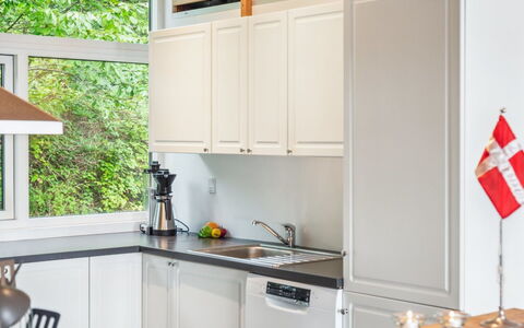 Thjodulf - 300M from the Sea: Küche, Küchengerät, Interior Design, Countertop, Cabinetry, Möbel, Holz, Flooring, Major Appliance, Schrank