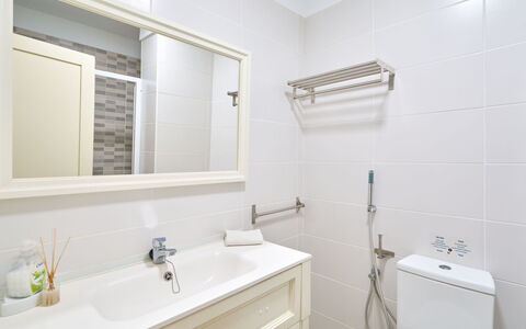 Altemar H3: Spiegel, Zapfhahn, Armatur, Sinken, Eigentum, Bad Sink, Badezimmerschrank, Azurblau, Badezimmer