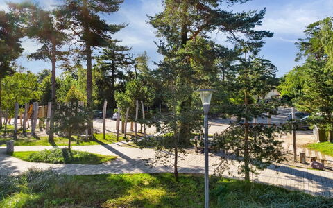 Sophy - 150M from the Sea: Möbel, Interior Design, Flooring, Holz, Fussboden, Decke, Holzboden, Stuhl, Tabelle, Beleuchtung
