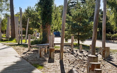 Sophy - 150M from the Sea: Möbel, Interior Design, Flooring, Holz, Fussboden, Decke, Holzboden, Stuhl, Tabelle, Beleuchtung