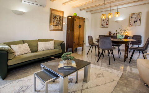 Villa Passera: Tabelle, Möbel, Eigentum, Bilderrahmen, Couch, Wohnzimmer, Flooring, Interior Design, Fussboden, Studio Couch