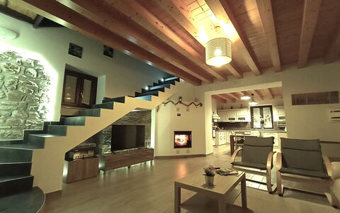 Casa Santa Venera: Tabelle, Holz, Interior Design, Fussboden, Zimmerpflanze, Flooring, Halle, Gebäude, Hartholz, Decke