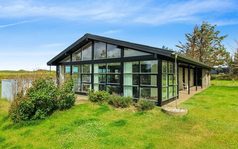 Skyler - 400M from the Sea: Dach, Zuhause, Hütte, Estate, Gartenmöbel, Garten, Tisch Im Freien, Hof, Hinterhof, Villa