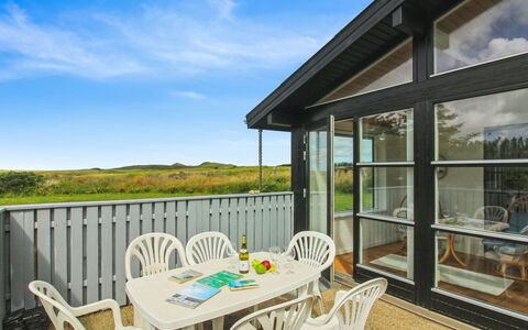 Skyler - 400M from the Sea: Dach, Zuhause, Hütte, Estate, Gartenmöbel, Garten, Tisch Im Freien, Hof, Hinterhof, Villa
