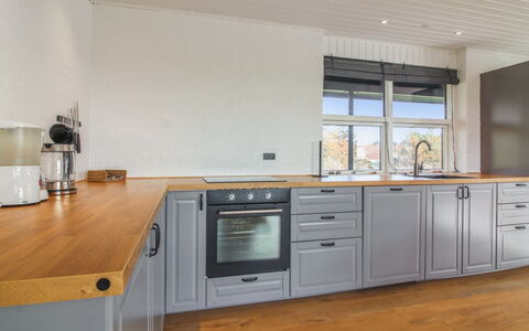 Skyler - 400M from the Sea: Flooring, Küche, Cabinetry, Holz, Countertop, Interior Design, Küchengerät, Fussboden, Schublade, Möbel