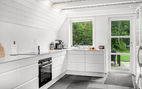 Gorjan - 1.2Km from the Sea: Flooring, Holz, Fussboden, Holzboden, Interior Design, Küche, Countertop, Major Appliance, Laminatboden, Cabinetry