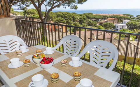 Pals 750: Meer, Wohnung, Balkon, Küste, Schatten, Ozean, Strand, Resort, Eigentumswohnung, Ufer