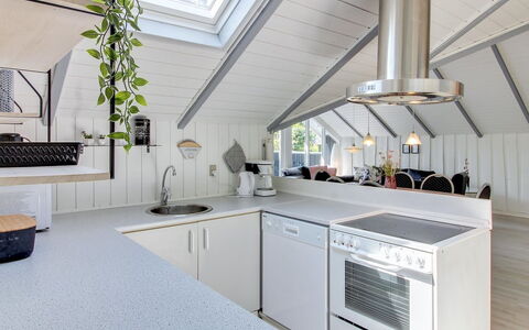 Arnsten: Küche, Interior Design, Flooring, Countertop, Decke, Küchengerät, Light Fixture, Major Appliance, Fussboden, Herd