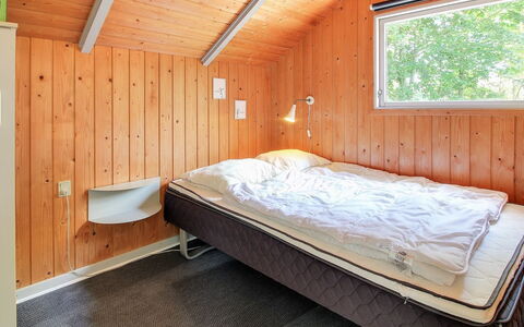 Arnsten: Holz, Schlafzimmer, Interior Design, Decke, Fussboden, Bett, Bettrahmen, Holzbeize, Zimmer, Hartholz