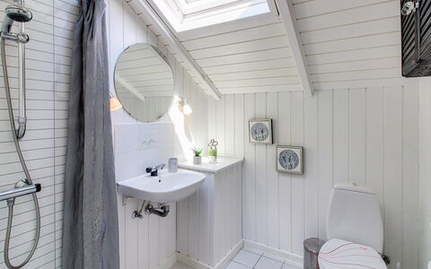 Arnsten: Armatur, Badezimmer, Interior Design, Sinken, Flooring, Zapfhahn, Fussboden, Installation, Bad Sink, Decke