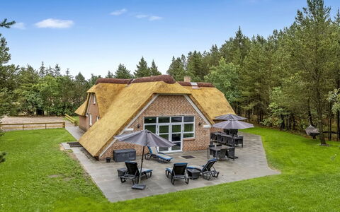 Aivars - from the Sea: Dach, Haus, Zuhause, Hütte, Tür, Abstellgleis, Deck, Veranda, Planke, Hartholz