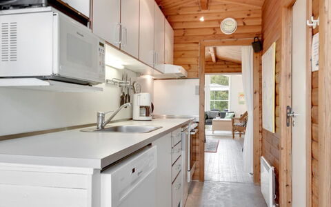 Florense - 2.5Km from the Sea: Holz, Küche, Countertop, Flooring, Küchengerät, Möbel, Major Appliance, Interior Design, Cabinetry, Armatur
