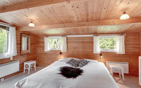 Florense - 2.5Km from the Sea: Holz, Möbel, Schlafzimmer, Decke, Bett, Interior Design, Zuhause, Haus, Beleuchtung, Zimmer