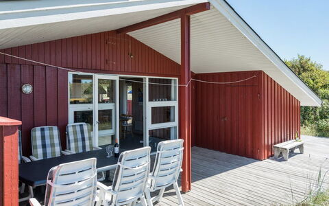 Kirsten - 800M from the Sea: Schatten, Deck, Hütte, Veranda, Hartholz, Gartenmöbel, Planke, Stuhl, Holzbeize, Garten